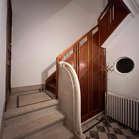 Дом отдыха Charmante Art Deco Rijwoning